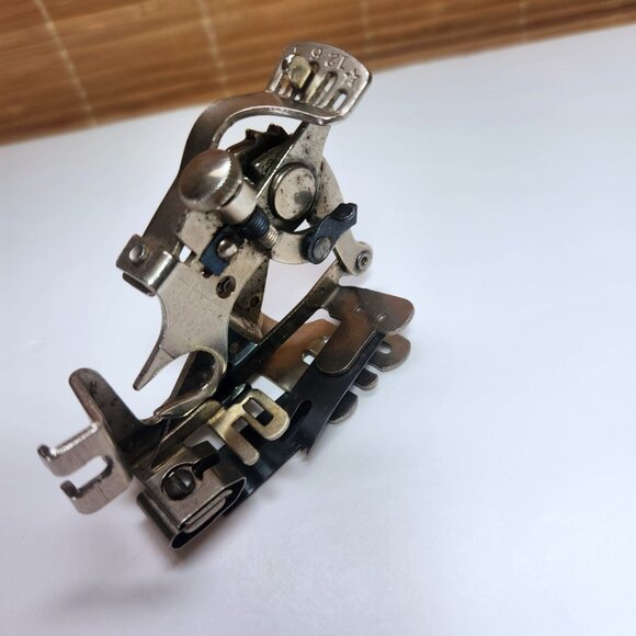 Singer Ruffler Foot Attachment 120598 Gathering Foot Low Shank Part - Picture 5 of 7